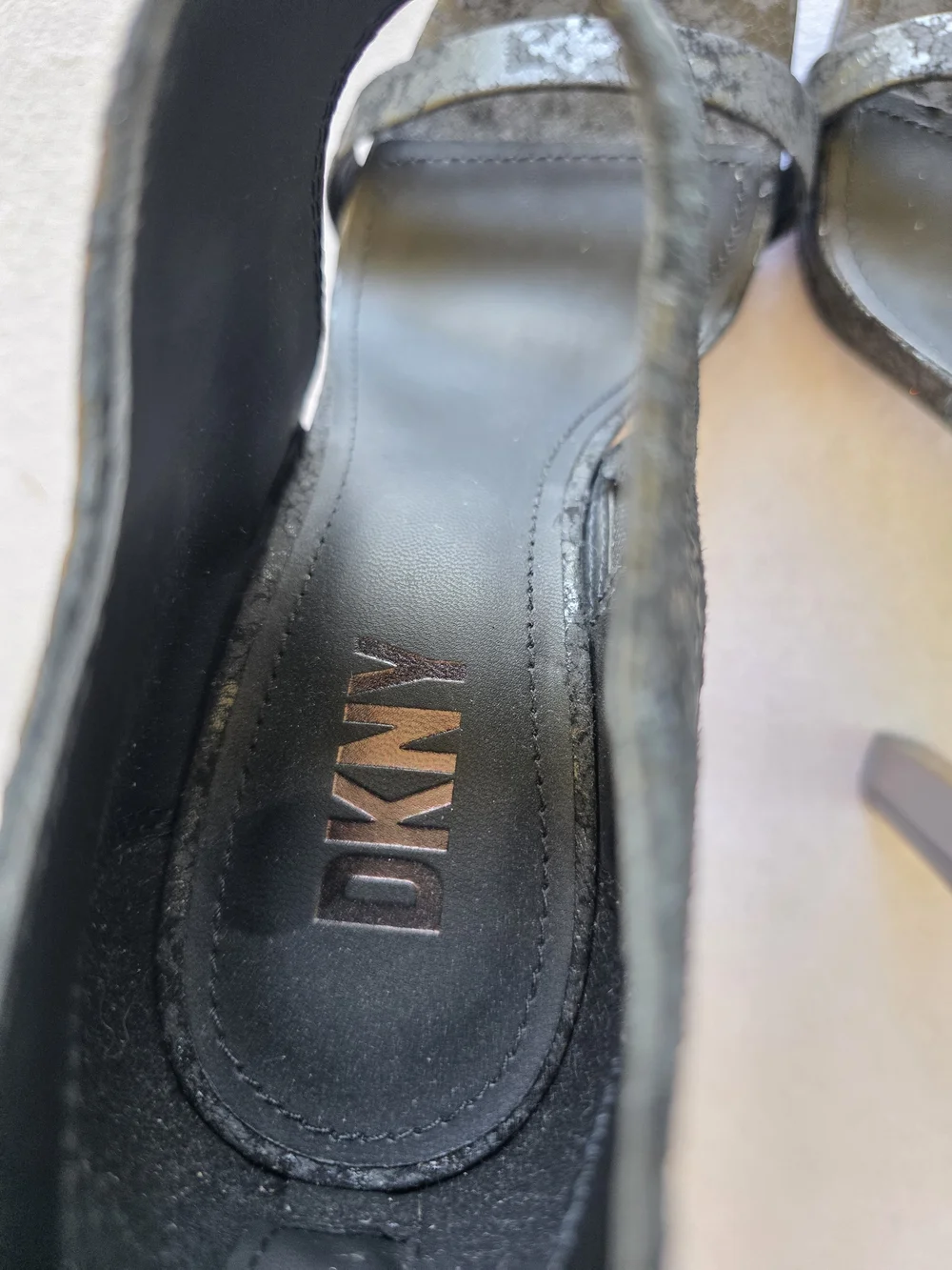 Mobwife DKNY Black Square Open-Toe Sculpted Block Heel Sandals